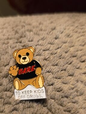 VINTAGE Teddy Bear Pin - Gold and Black